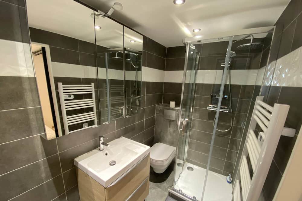 Photo of Bathroom in Montlhery