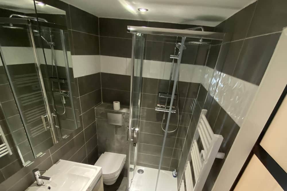 Photo of Bathroom in Montlhery