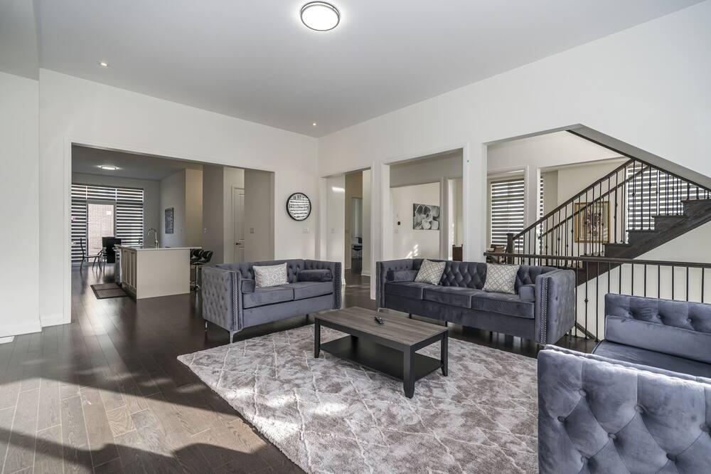 Photo of Livingroom in Bowmanville