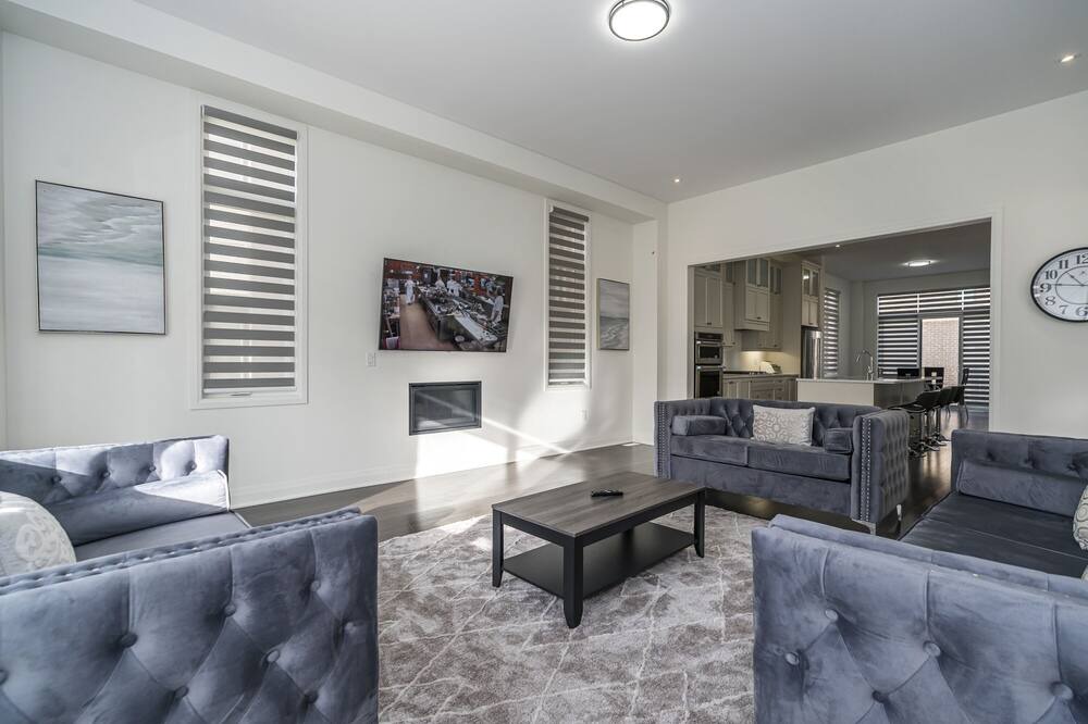 Photo of Livingroom in Bowmanville