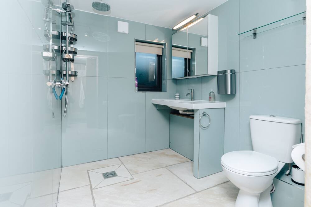 Photo of Bathroom in Cuddesdon