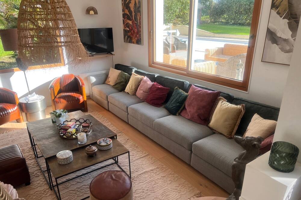 Photo of Livingroom in Saint-Andre-des-Eaux
