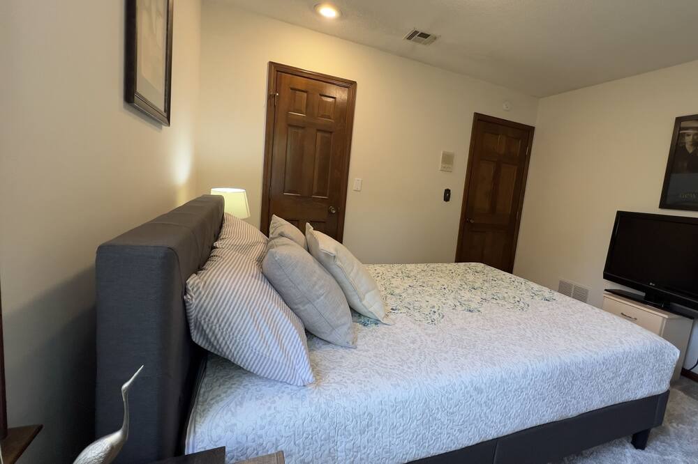 Photo of Bedroom in Overland Park