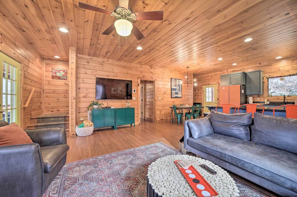 Photo of Livingroom in Cullowhee