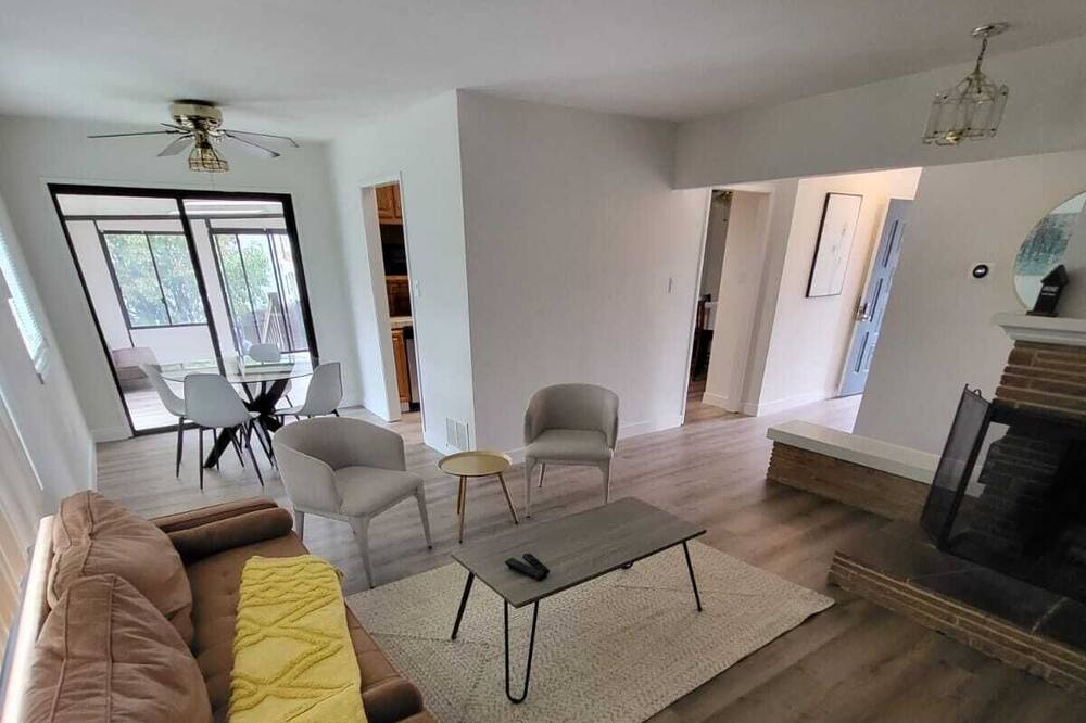 Photo of Livingroom in Lafayette