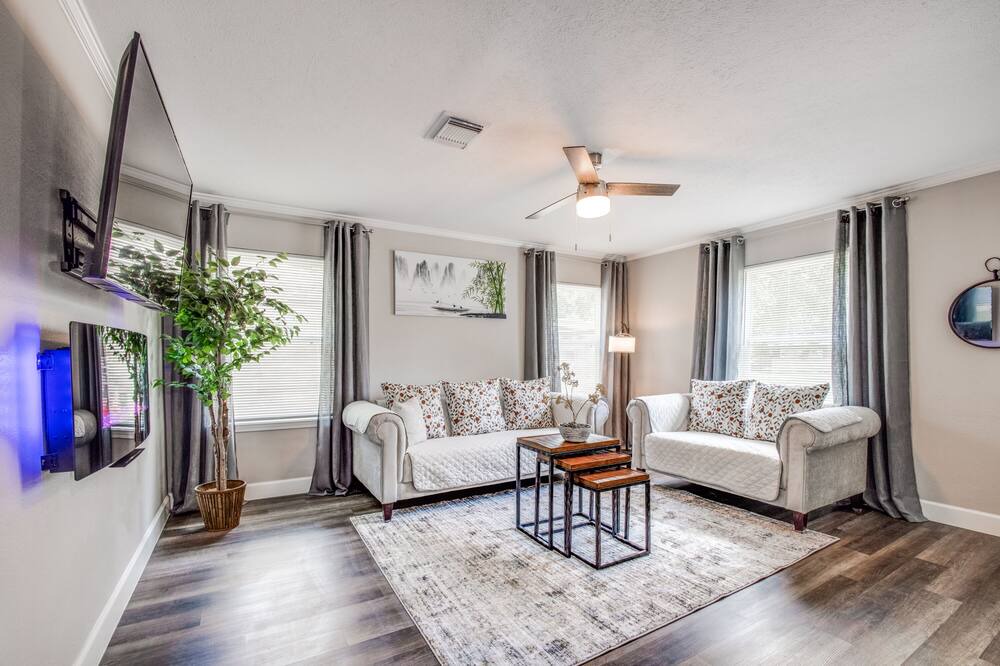 Photo of Livingroom in Houston