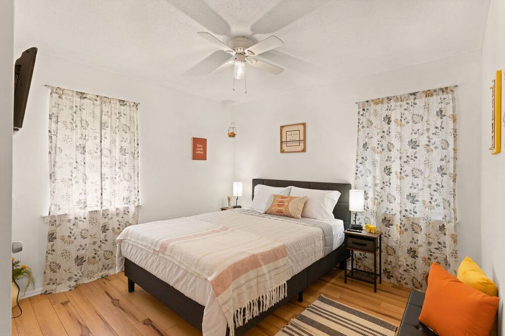 Photo of Bedroom in Country Club Estates