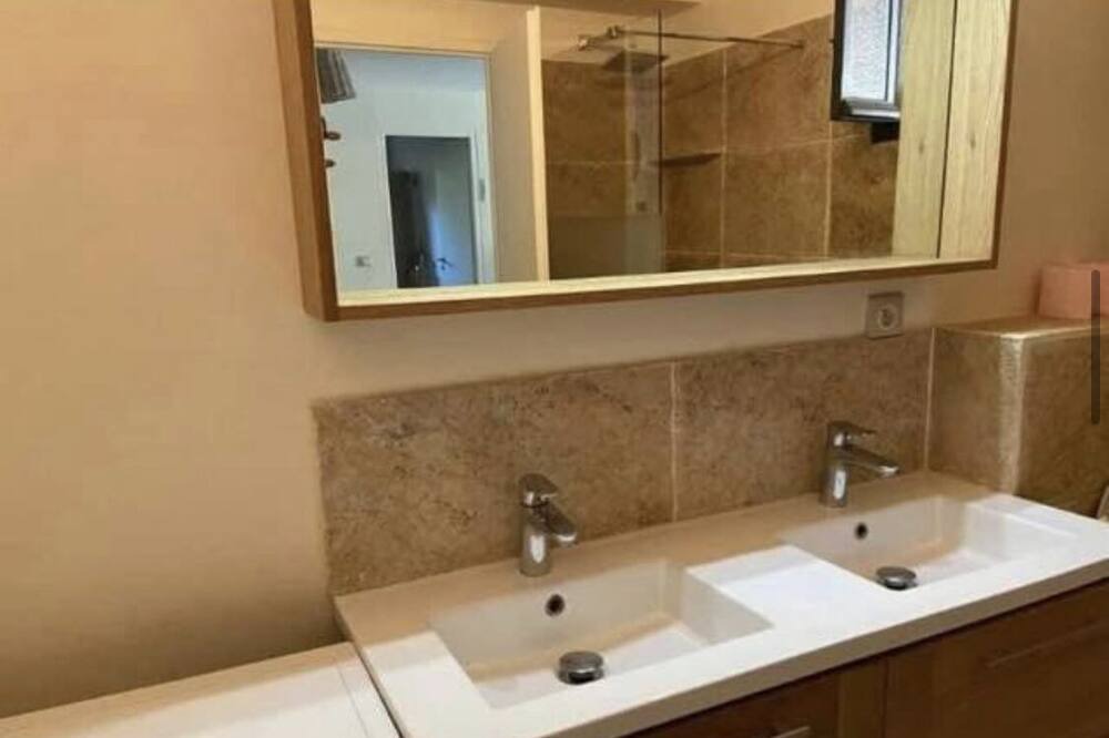 Photo of Bathroom in Noves