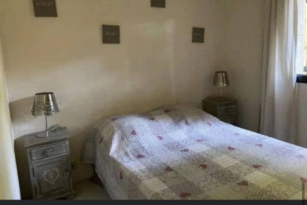Photo of Bedroom in Noves