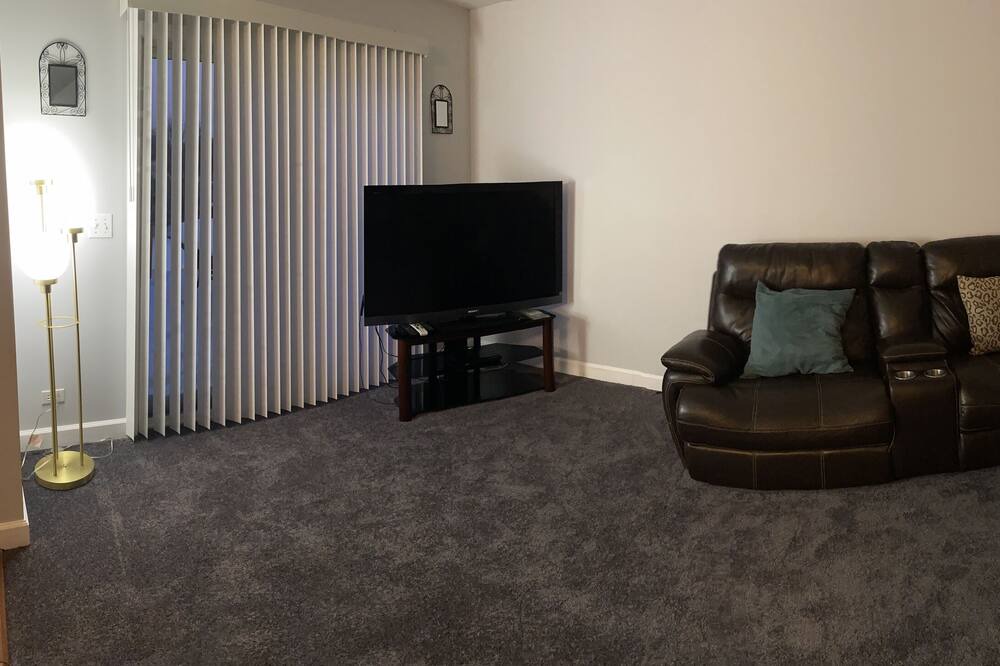 Photo of Livingroom in Round Lake