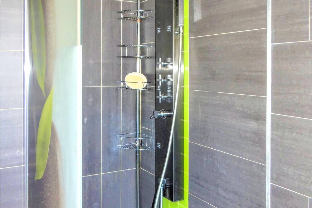 Photo of Bathroom in Larnas