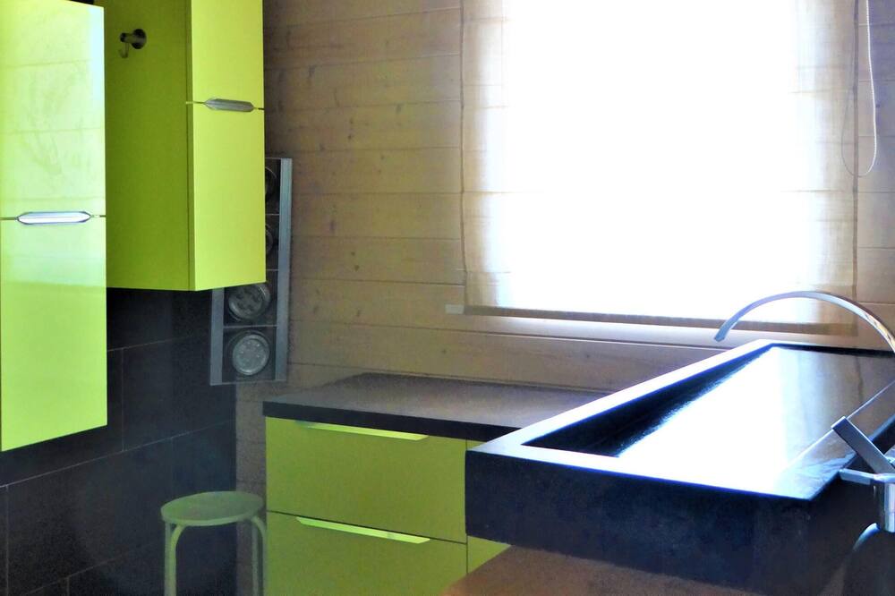 Photo of Bathroom in Larnas