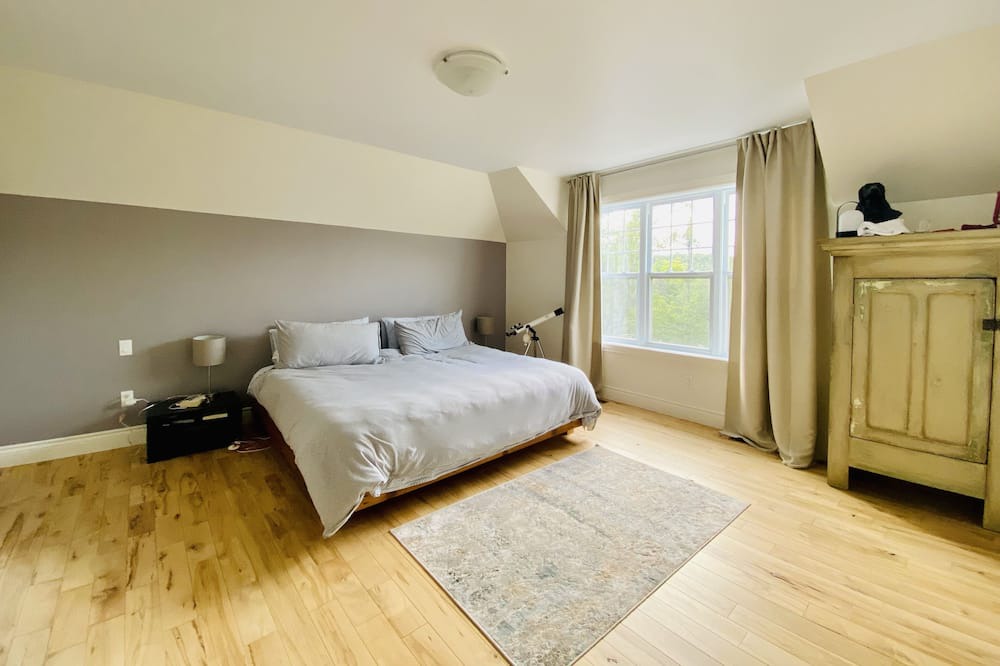 Photo of Bedroom in Saint-Sauveur