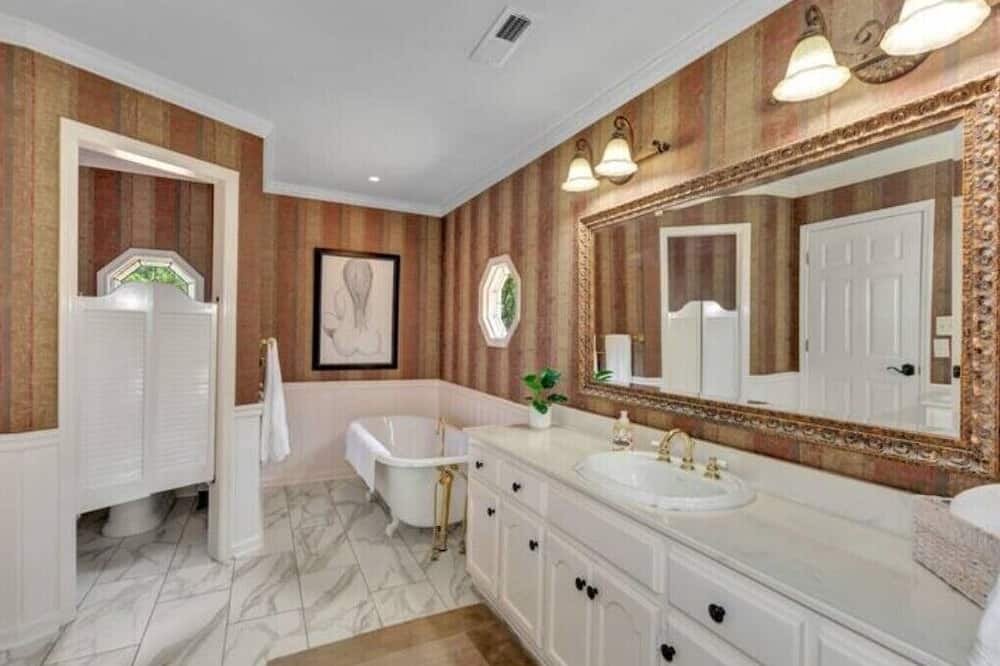 Photo of Bathroom in Brownsboro