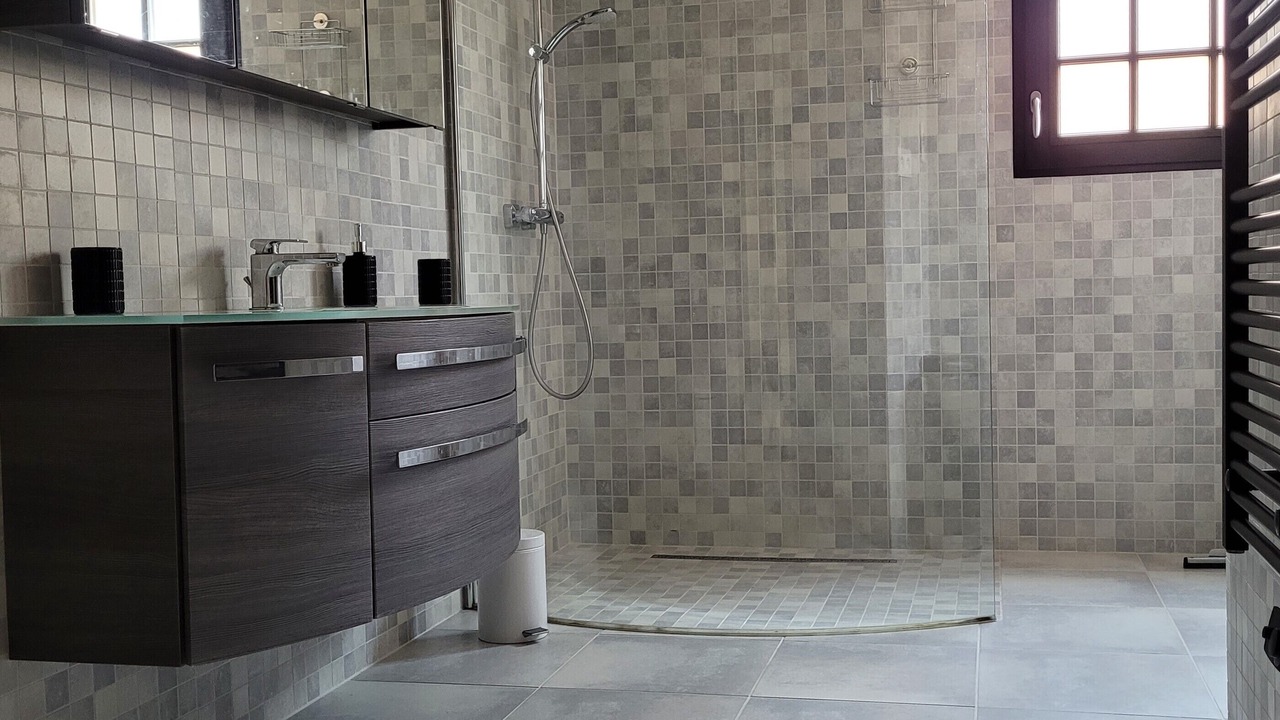 Photo of Bathroom in Saint-Genis