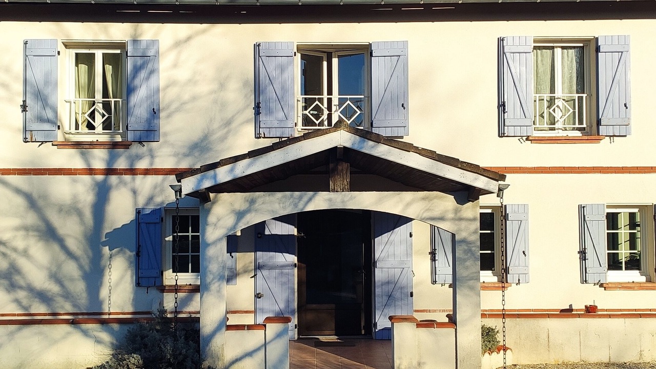 Photo of Buildings in Negrepelisse