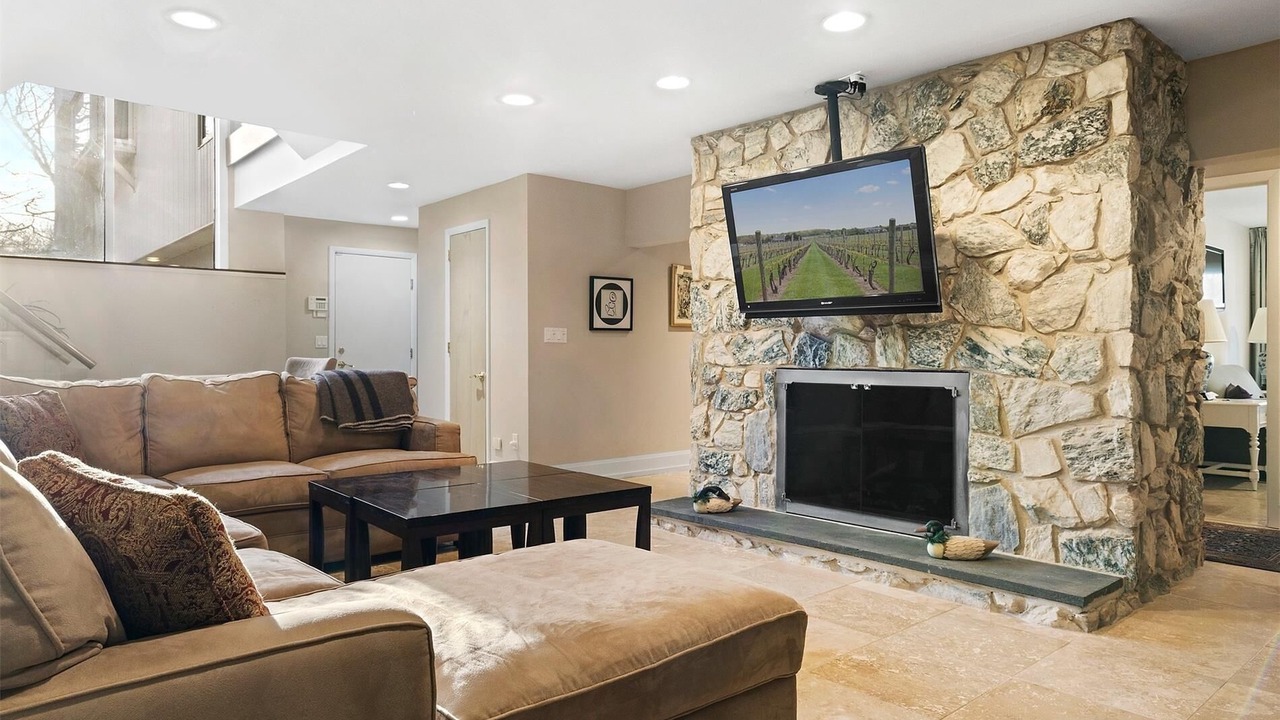 Photo of Livingroom in Baiting Hollow