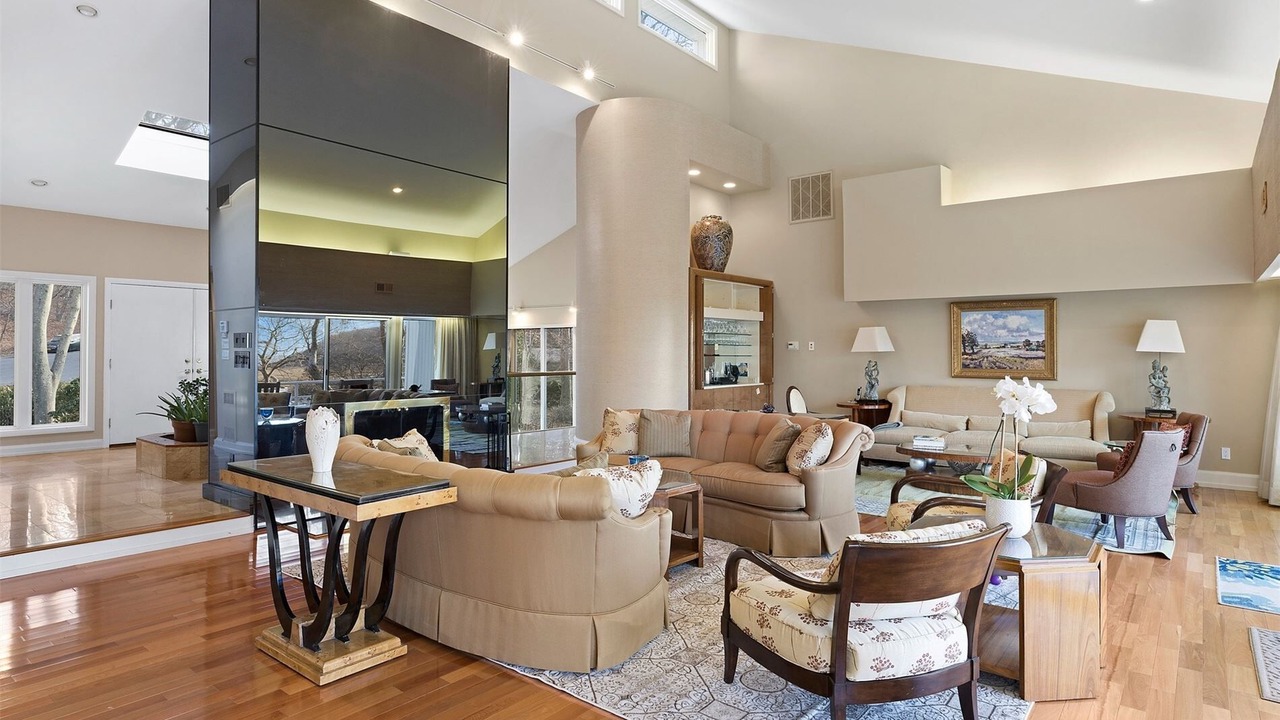 Photo of Livingroom in Baiting Hollow