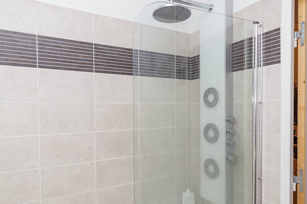 Photo of Bathroom in Curial Cambrai