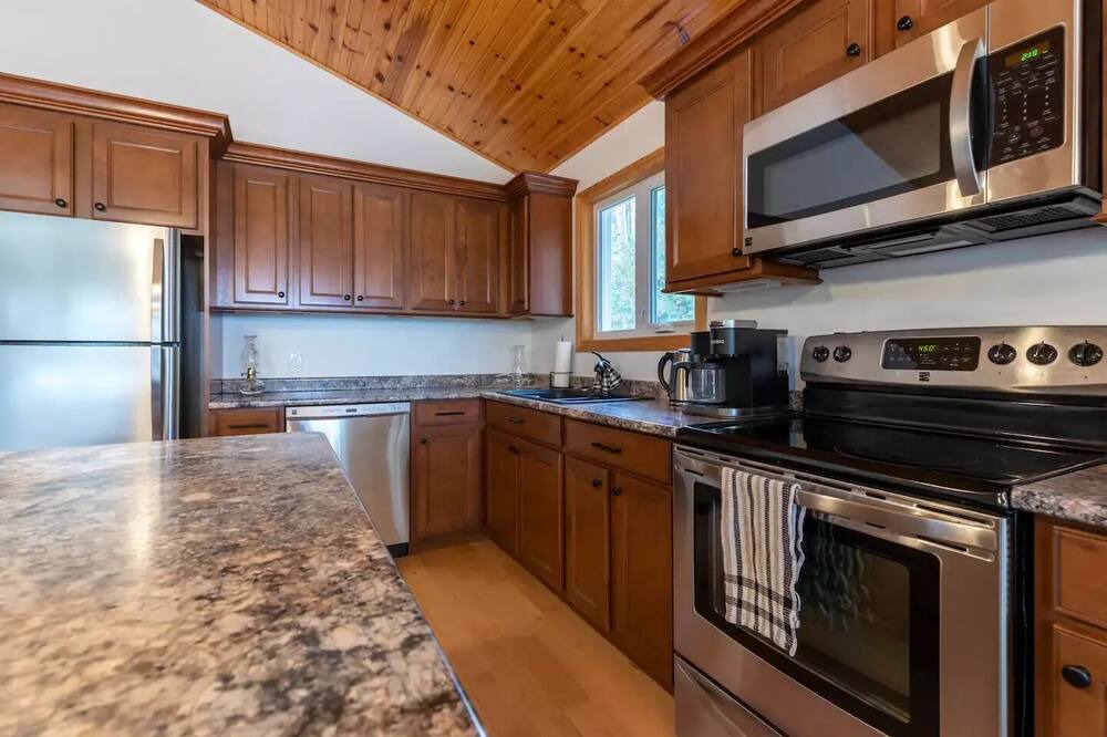 Photo of Kitchen in Algonquin Highlands
