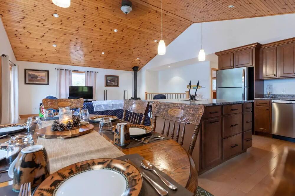 Photo of Kitchen in Algonquin Highlands