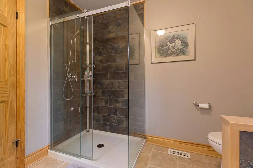 Photo of Bathroom in Algonquin Highlands