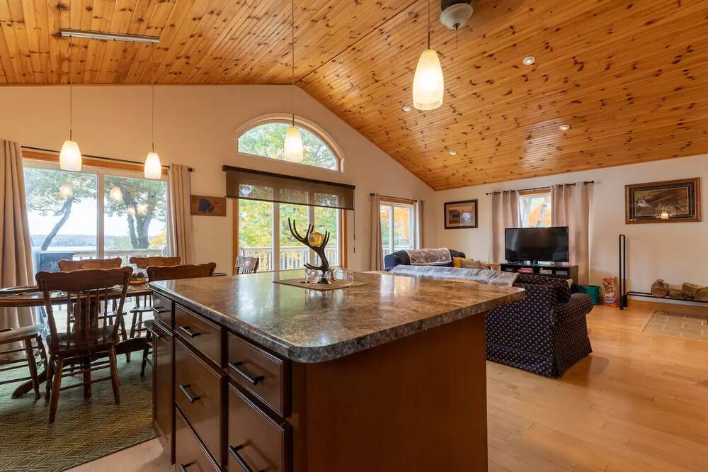 Photo of Kitchen in Algonquin Highlands