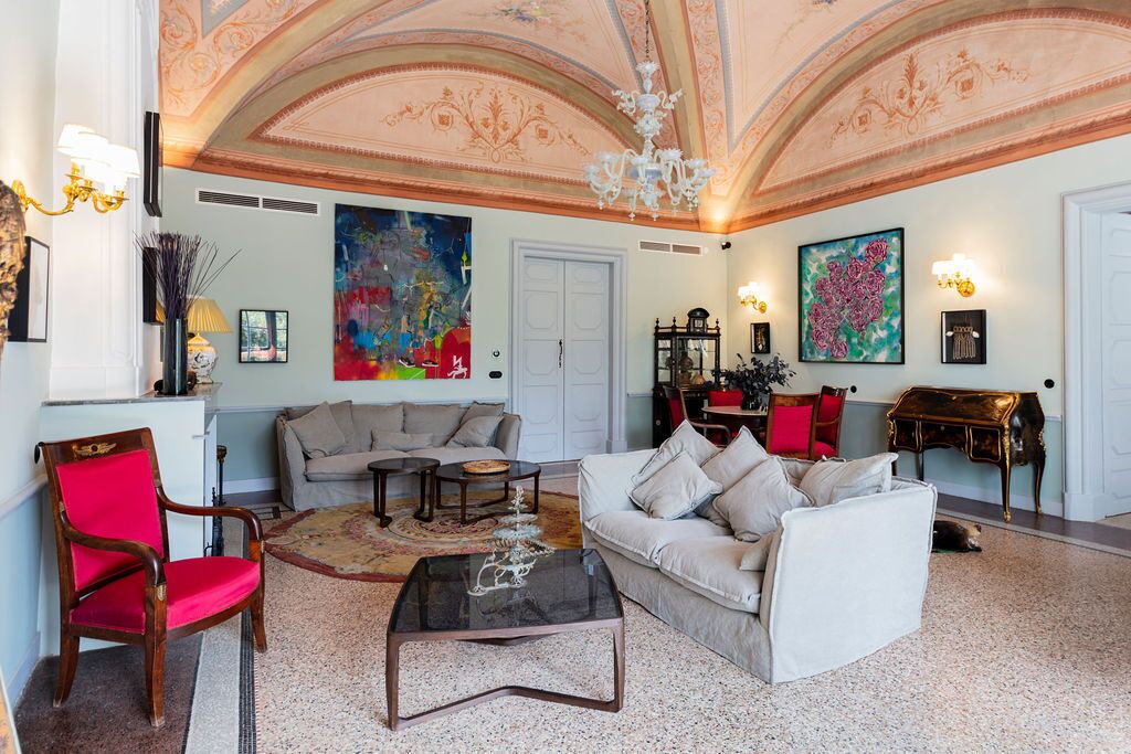 Photo of Others in Collias