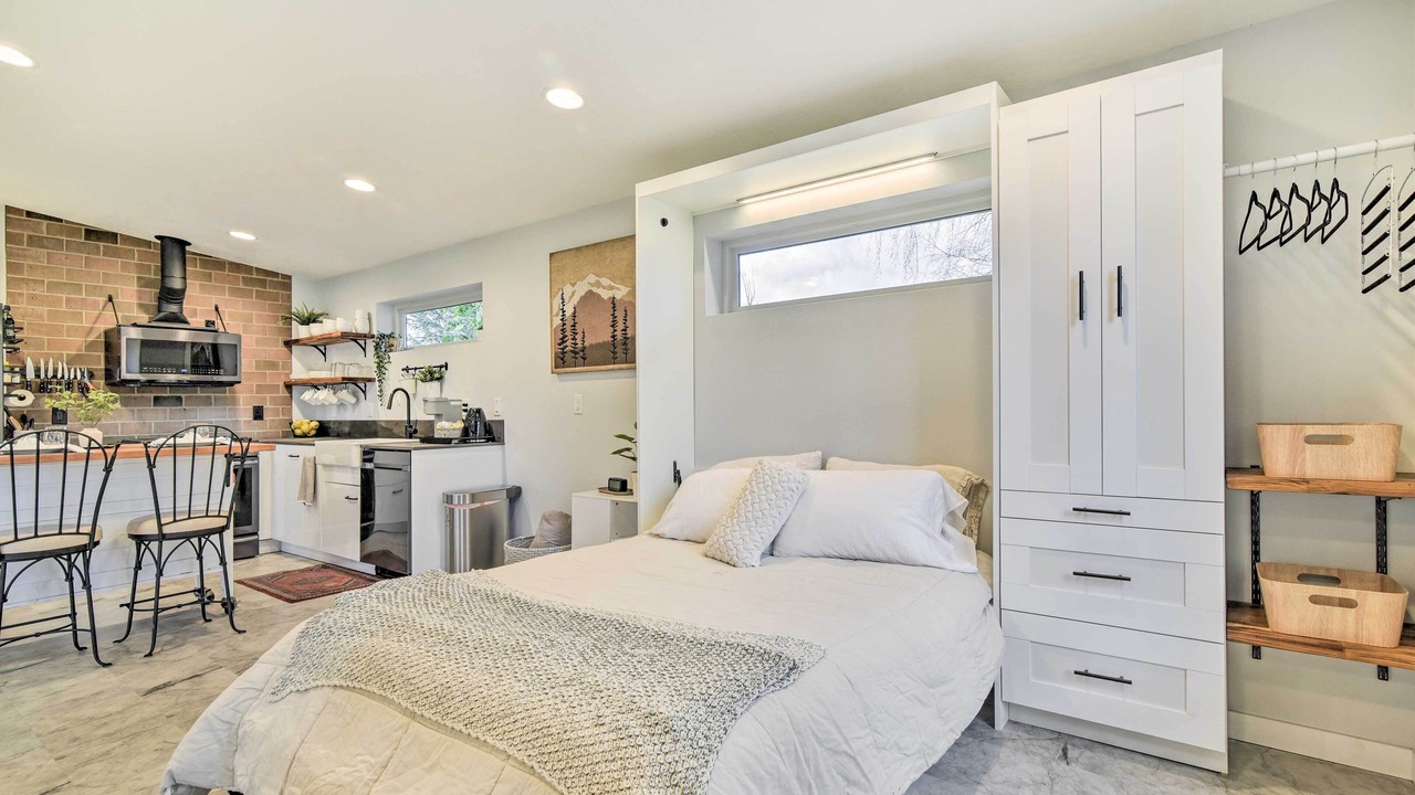 Photo of Others in Aurora