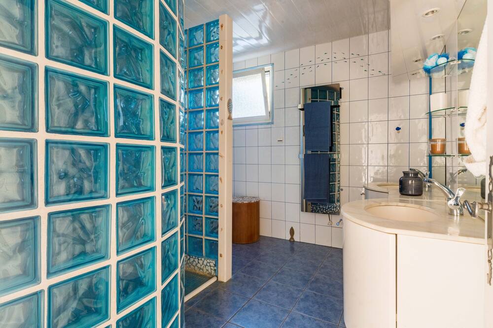 Photo of Bathroom in Cuzorn