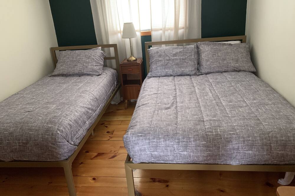 Photo of Bedroom in Saint-Emile-de-Suffolk