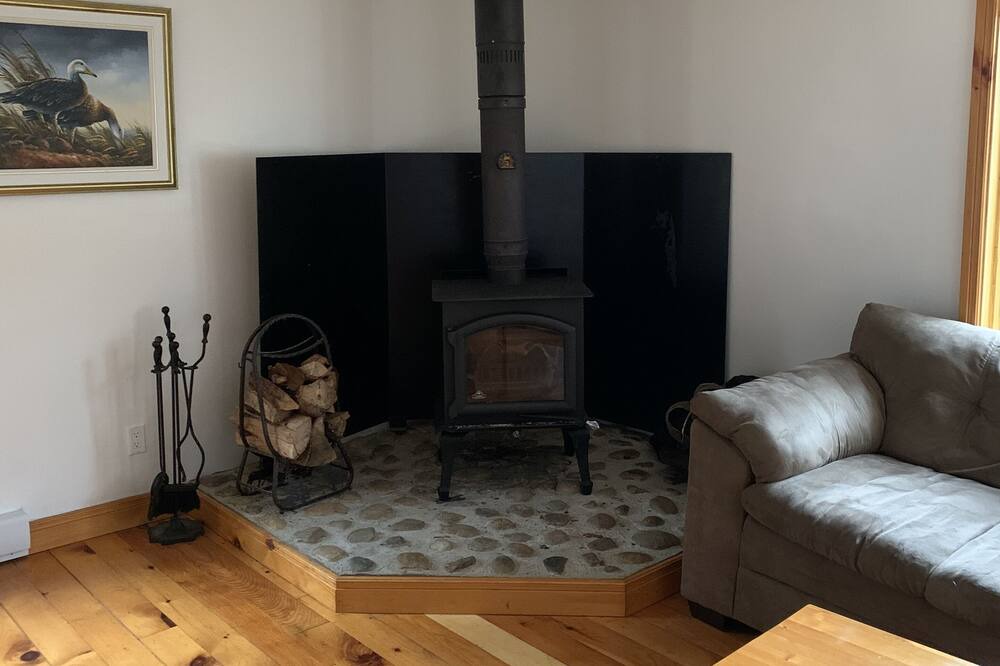 Photo of Livingroom in Saint-Emile-de-Suffolk
