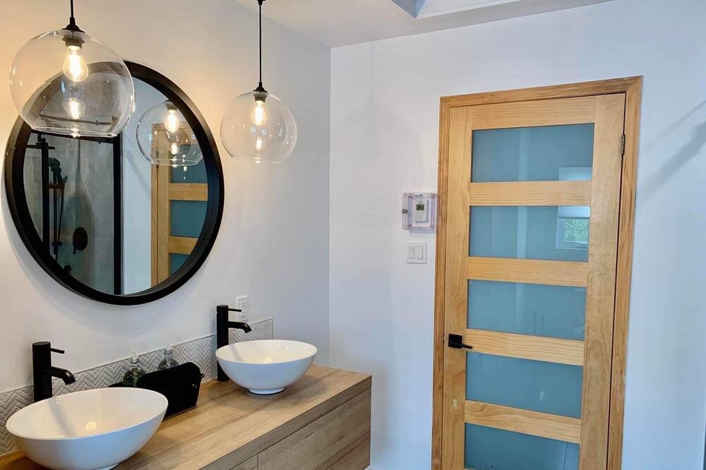 Photo of Bathroom in Lac-Saint-Jean-Est Regional County Municipality
