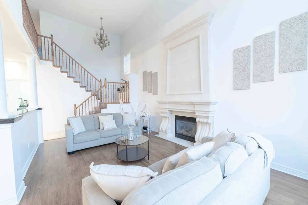 Photo of Livingroom in Hamilton