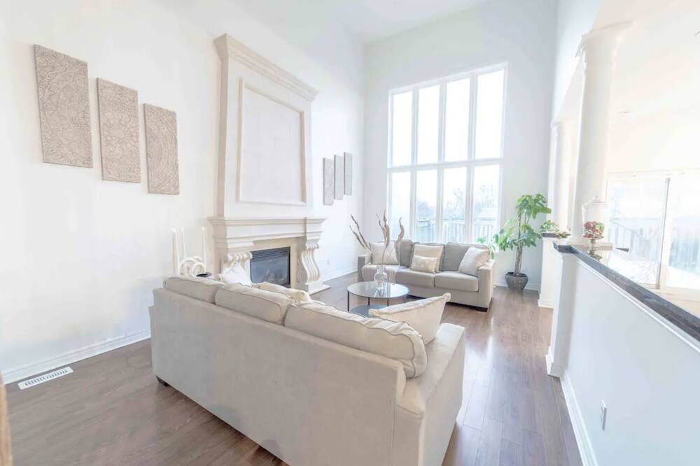 Photo of Livingroom in Hamilton