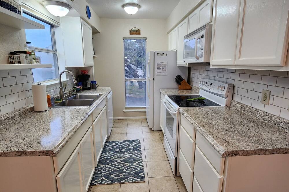 Photo of Kitchen in Sailhouse