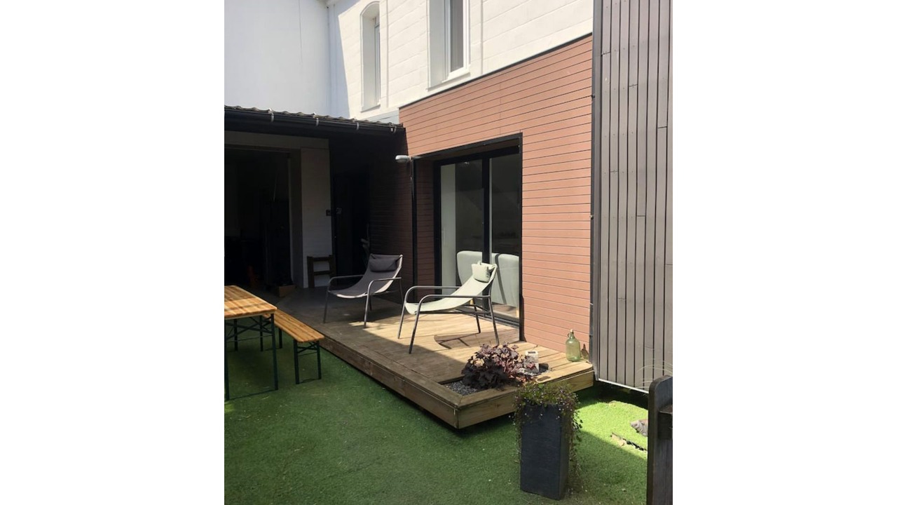 Photo of Patio Balcony in Neuville-sous-Montreuil