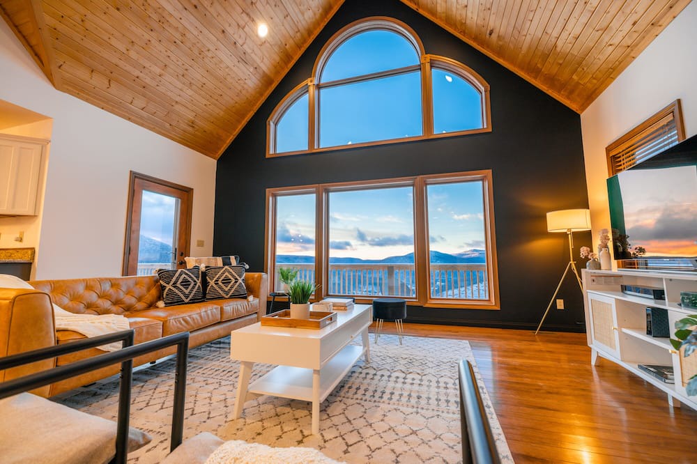 Photo of Livingroom in Mountain Base