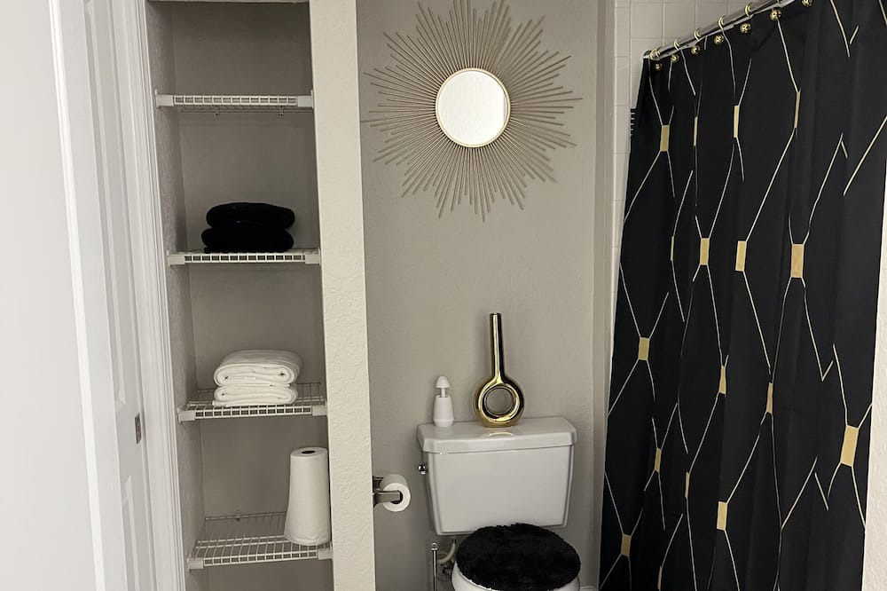 Photo of Bathroom in Englewood Park