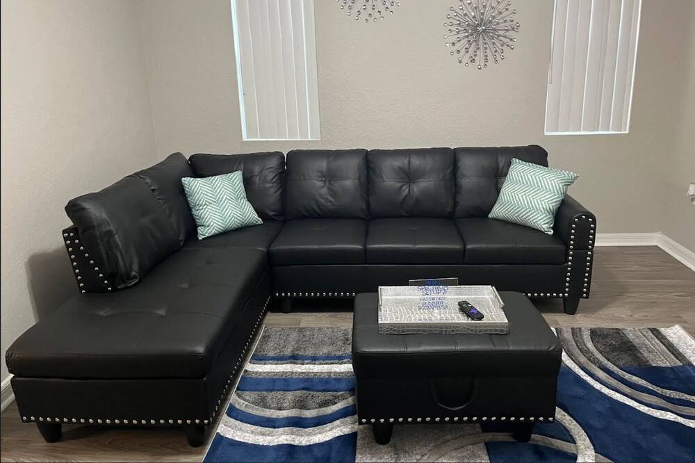 Photo of Livingroom in Englewood Park