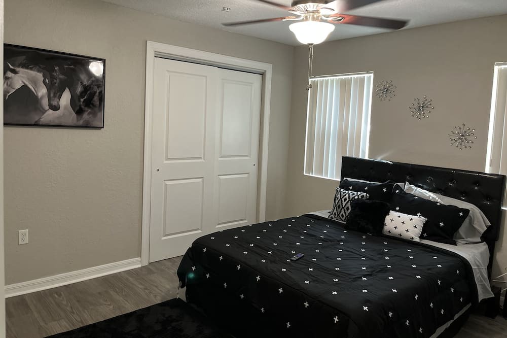 Photo of Bedroom in Englewood Park