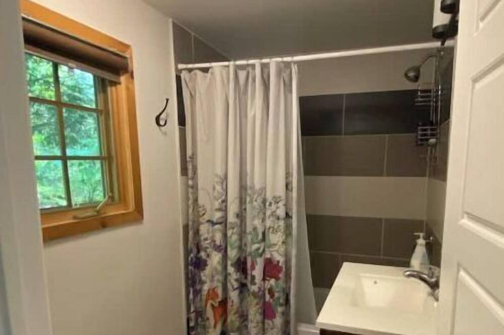 Photo of Bathroom in Clarendon