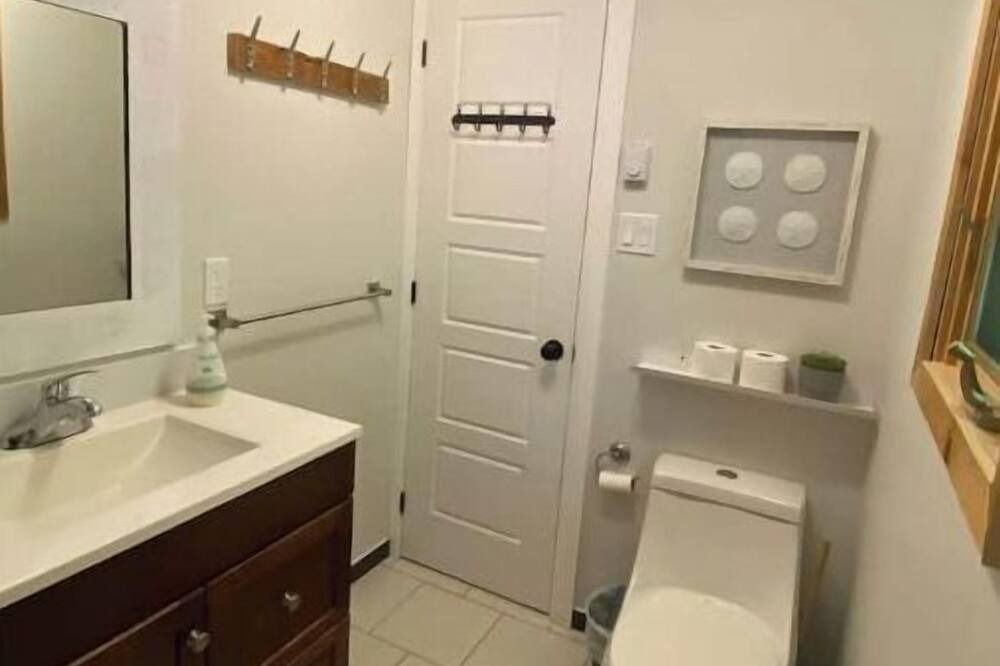 Photo of Bathroom in Clarendon