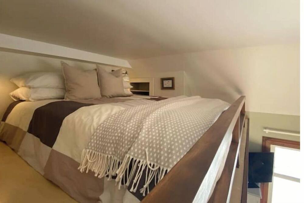 Photo of Bedroom in Clarendon