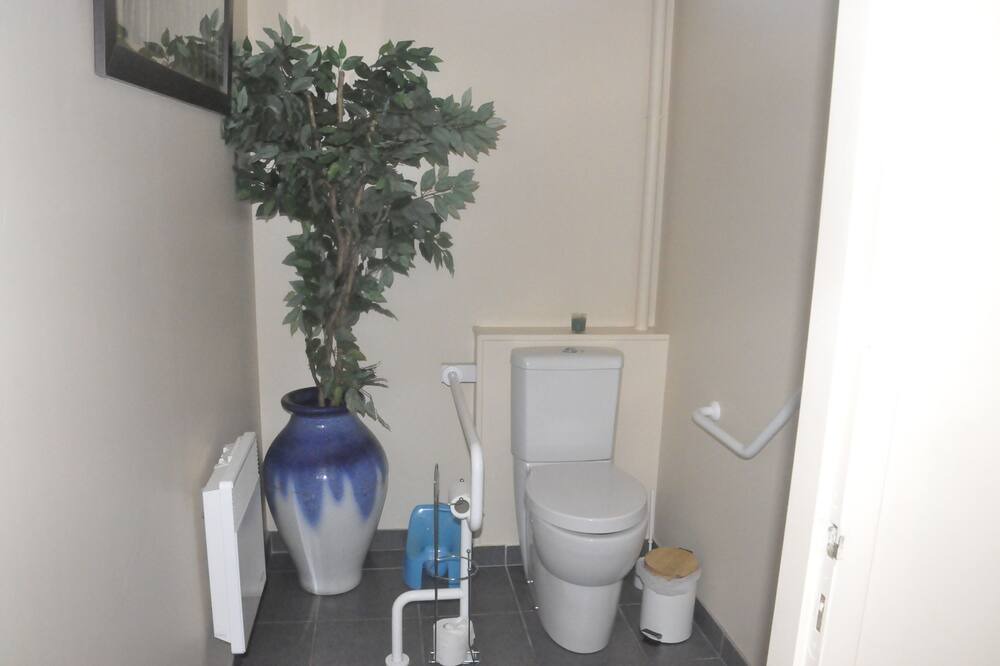 Photo of Bathroom in Saint-Sauveur-d'Emalleville