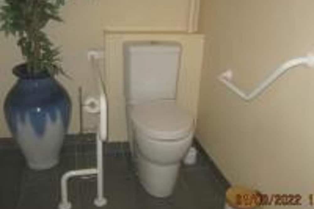 Photo of Bathroom in Saint-Sauveur-d'Emalleville