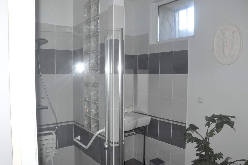 Photo of Bathroom in Saint-Sauveur-d'Emalleville