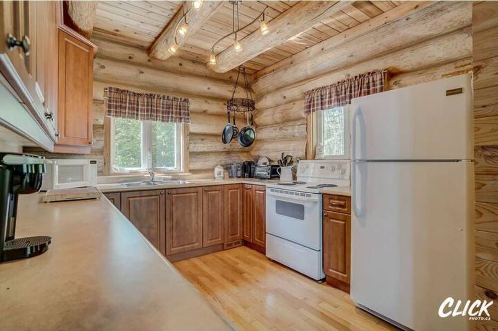 Photo of Kitchen in Leslie-Clapham-et-Huddersfield