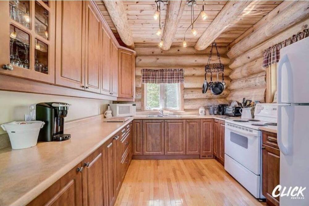 Photo of Kitchen in Leslie-Clapham-et-Huddersfield