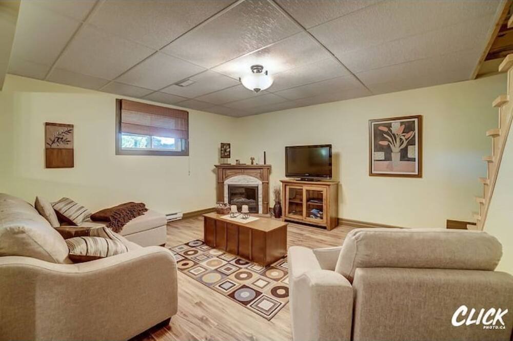 Photo of Livingroom in Leslie-Clapham-et-Huddersfield